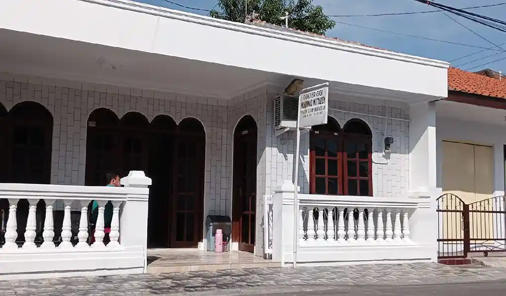 7. drg. Muhammad Muttaqien 7. drg. Muhammad Muttaqien