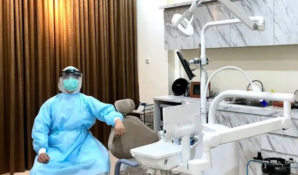11. Glow Dental drg. Renard Kasih 11. Glow Dental drg. Renard Kasih